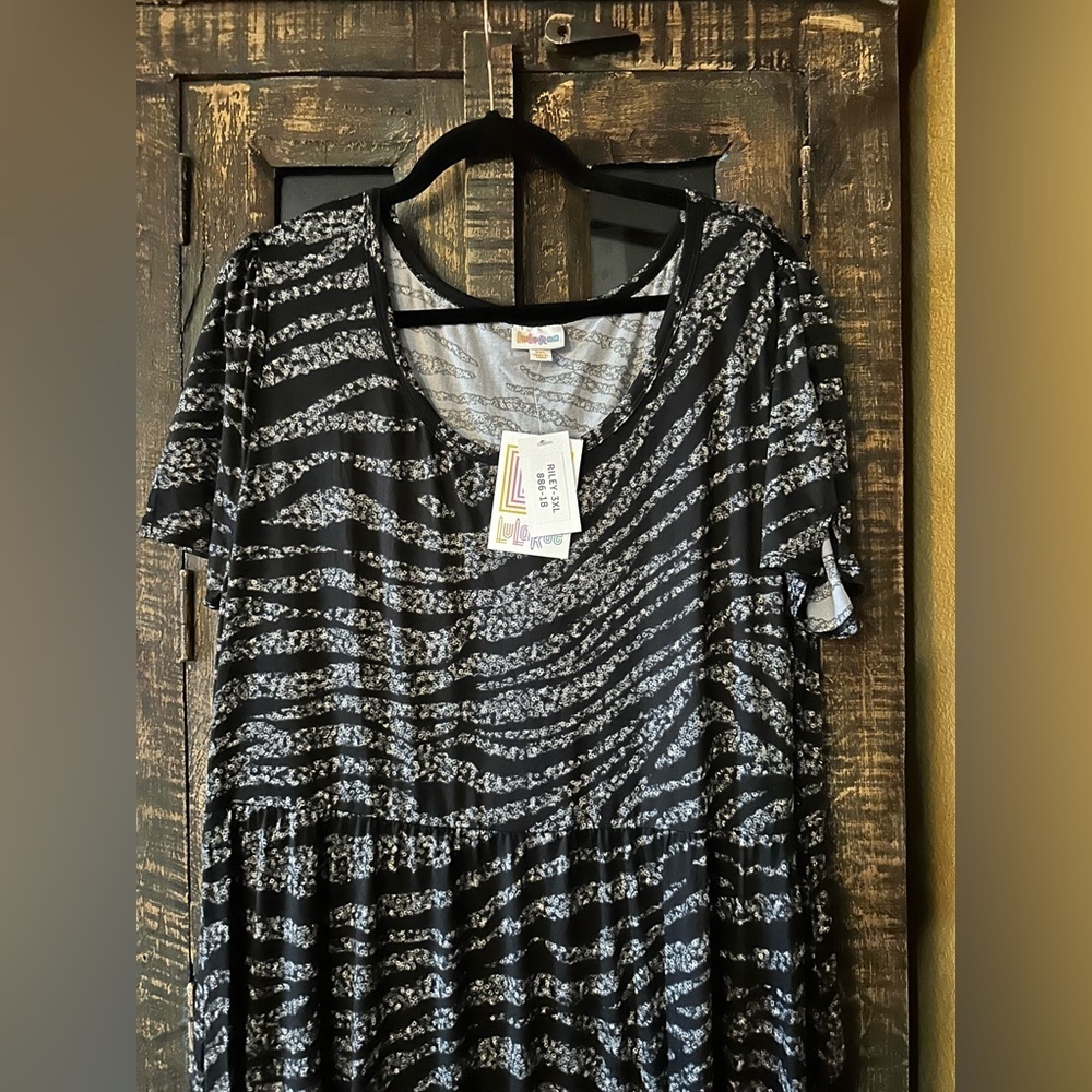 NWT Riley Empire Waist Midi Dress Zebra Slit Sleeve Size 3XL - Picture 2 of 3